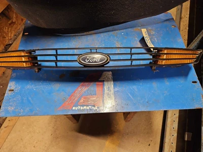 00-04 Parrilla Ford Focus con señales de giro (montada en CVR inferior) faros antiniebla OEM Foto 1 de 4