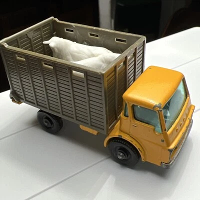 Camión agrícola Lesney 1966 vintage Gran Bretaña con 2 toros ganado vaca caja de cerillas #37 Foto 1 de 4