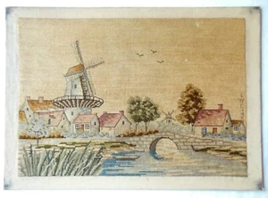 Antik 1920 Petit Point Wandteppich Holländische Szene Windmühlen ungerahmt signiert - Bild 1 von 11