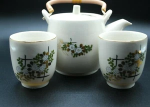 Kutani Japanese Teapot with Bamboo Handle Vintage Porcelain  & 2 Cups floral - Picture 1 of 8