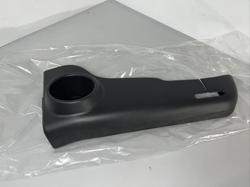 2002 - 2004 雪佛兰 Venture Montana 第三排车手侧杯架装饰 — 第 1/4 张图片