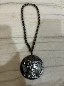 Vintage Don Inigo De Davalos Alva Museam Replicas Medallion Medal on Thick Chain - Foto 1 di 1