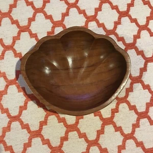 Vintage Teak Wood Bowl Clamshell Shape Brown Grain Made In Thailand - Picture 1 of 7