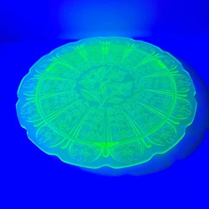 FANTASTICO PIATTO TORTA JEANNETTE FIORI DI CILIEGIO VERDE PIEDI VETRO DEPRESSIONE - Foto 1 di 9