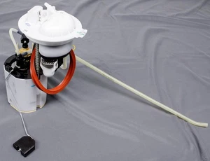 561-919-051-D OEM Volkswagen Passat (2.5L) Fuel Pump - Picture 1 of 4