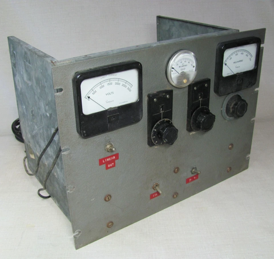 AMPLIFICADOR LINEAL RF MILITAR DE COLECCIÓN - ERA DE LA SEGUNDA GUERRA MUNDIAL CON TUBOS RCA 813 VT-144 SIN PROBAR Foto 1 de 4