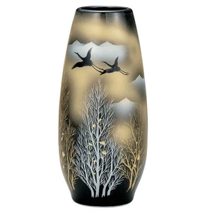 Kutani Ware Flower Vase 8.5-gō – Golden Trees with Pair of Cranes Japan - Picture 1 of 4