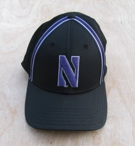 NUEVO SOMBRERO BAJO ARMADURA NEGRO PARA HOMBRE GORRA NOROESTE WILDCATS LOGO AJUSTABLE NUEVO CON ETIQUETAS - Imagen 1 de 6