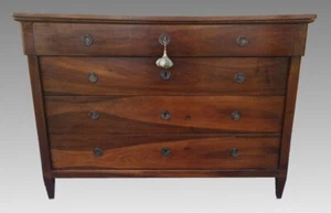 Corposo ed importante Cassettone Transizione Direttorio-Impero Emiliano in noce - Imagen 1 de 12