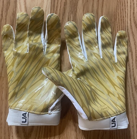 NOTRE DAME FOOTBALL 2020 AWAY TEAM ISSUED UNDER ARMOUR GLOVES SIZE LARGE Cover
