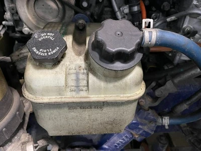 Depósito de dirección asistida Freightliner CASCADIA izquierda/conductor - usado Foto 1 de 3