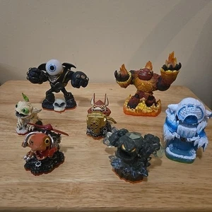 Skylanders Giants Hot Head and Eye Brawl Figuren mit 5 Bonus Figuren - Bild 1 von 14