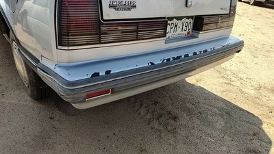 Conjunto de cubierta de parachoques trasero Olds 88 1990 1991 OEM gris trasero 25556243 Foto 1 de 4