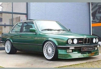 Vendo Modellino  BMW E 30 Alpina in Plasticascala 1: 24 Blu chiaro Metallizzato  - Immagine 1 di 4