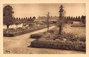 C023 France, Les Petits Tableaux de Versailles vintage postcard - Picture 1 of 2