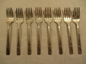 Lot 8 Vintage Prestige Plate Grenoble Pattern Silverplate Dinner Forks - Picture 1 of 9