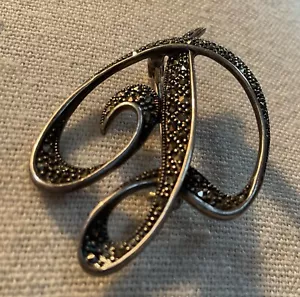 Spilla in argento sterling 925 A lettera marcasite “D” 8 gr grande 1 1/8” x 1 3/4” - Foto 1 di 3