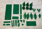 Lego vintage pièces vertes usées, très usées, arbres, plaques