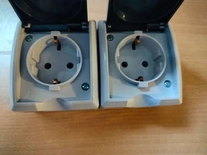 REV Ritter AquaForm Doppelsteckdose waagerecht AP L4 grau-gebraucht (F1 1122) - Picture 1 of 4