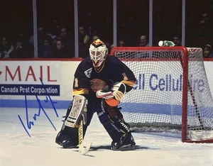 Kirk MCLEAN Signed 8x10 Photo! Vancouver Canucks GOALIE LEGEND! W/COA - Picture 1 of 3