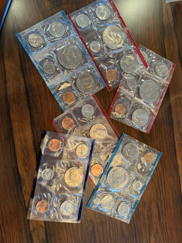 Lote de 6 juegos de monedas vintage sin circular de Estados Unidos como nuevas (años 60-70) embalaje gubernamental Foto 1 de 4