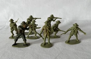 8 Vintage Unpainted Plastic Toy Australian WW2 Soldiers Airfix Mixed Poses #852 - Picture 1 of 6