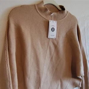 *Neu mit Etikett* Zesica Damen Langarm Rundhalsausschnitt Cropped Pullover Größe Small - Camel - Bild 1 von 5