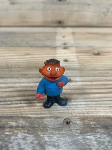 Sesame Street Bert & Ernie Figura Muppets Azul Manga Larga Camiseta TV Juguete De Colección - Imagen 1 de 6