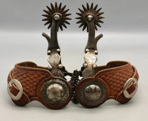 Elegante par de espuelas con patrón de diamantes y puntos con bonitas correas - Imagen 1 de 8