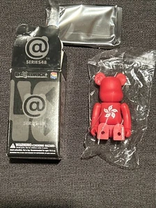 Bearbrick Serie 48 100 % Hongkong Flagge - Bild 1 von 2
