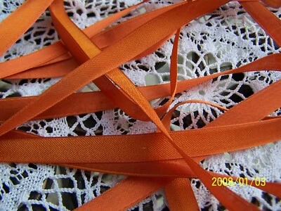 Ancien ruban en rayonne des années 50. Vendu au mètre. Couleur orange. N°131 - Photo 1/4