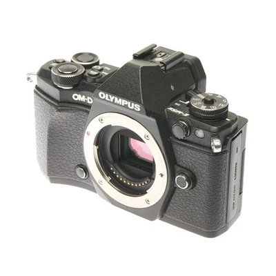 Olympus E-M5 Mark III (schwarz) ca. 16.000 Ausl. Kamera - Bild 1 von 4
