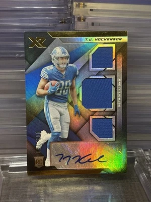 TJ HOCKENSON 2019 PANINI XR TRIPLE ROOKIE PATCH AUTO /149 RPA DETROIT LIONS #219 - Image 1 of 2