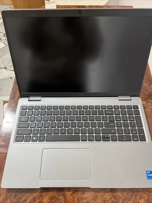 Dell latitude 5540 15,6” FHD i5-13th 16 GB RAM 256 GB SSD WIN11 Pro - Immagine 1 di 4
