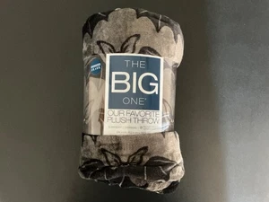 Kohls The Big One Bats Oversized Plush Throw 5ft x 6ft - Picture 1 of 4