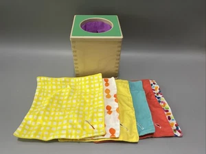 Lovevery Magic Tissue Box Sensory Play Montessori Holz mit sechs Taschentüchern - Bild 1 von 10