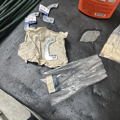 Cerradura puerta delantera izquierda MERCEDES-BENZ S W108 280S A1087230124 1087230124 1970 Foto 1 de 3