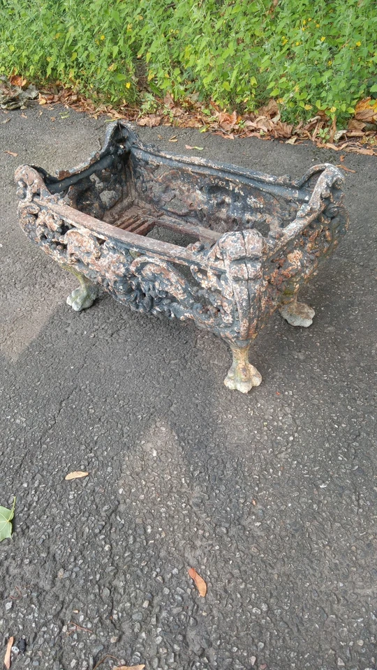 Maceta/florera de jardín estilo hierro fundido antiguo francés grande, falta estante.  Foto 1 de 4