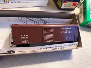 HO Bowser 55305 X-31a 40' Round Roof Boxcar Norfolk & Western N&W 47131 RTR OB - Picture 1 of 13