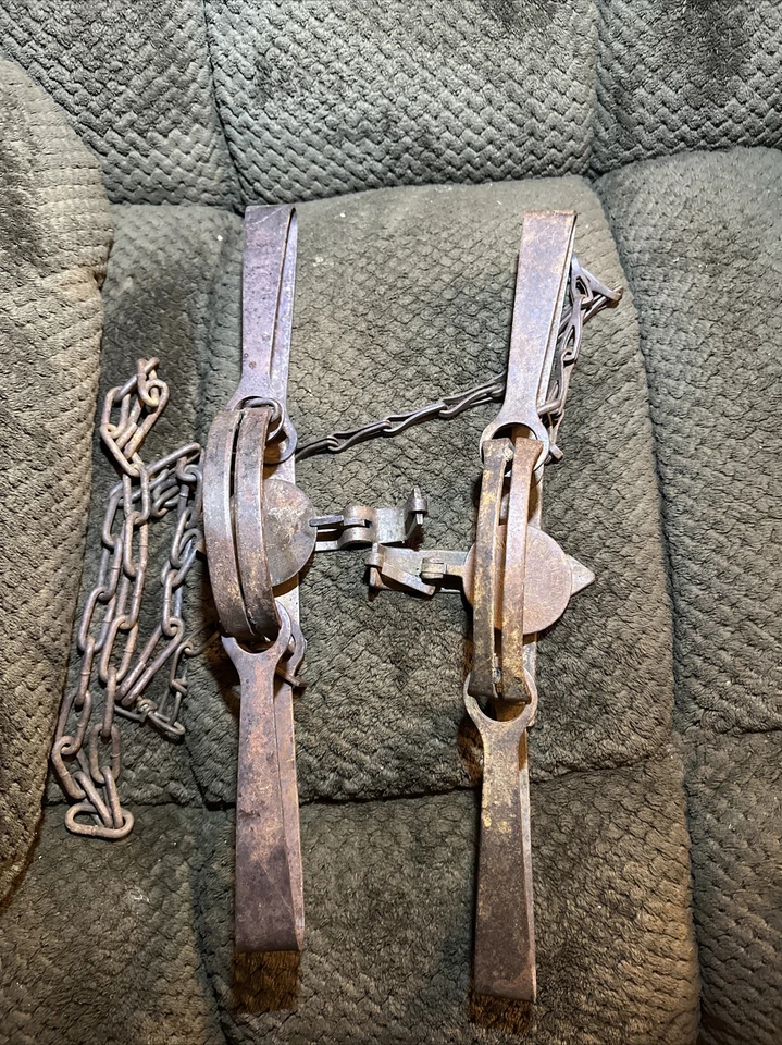 Oneida Community Trap No 3 x2 - Image 1 of 3