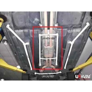 Barra inferior media 4 puntos Ultra Racing 2x2 2008-2013 para Cadillac CTS 3,6 V6 - Imagen 1 de 9