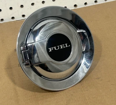 Dodge Challenger 2008-2021 OEM Mopar combustible gasolina puerta cromada #CCGC1 Foto 1 de 4