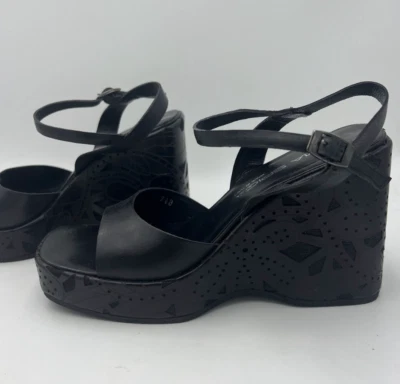 Tacones plataforma floral Via Spiga negros Foto 1 de 4