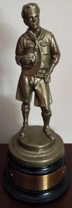 1967 Pfadfinderstatue McKenzie App 8 1/2"", 2 1/2 Zoll schwerer Kunststoffsockel Sammlerstück - Bild 1 von 11