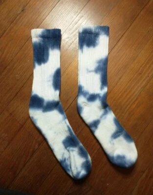 Nuevos calcetines unisex Hanes azul oscuro y blanco teñidos con corbata talla 6-12 Foto 1 de 2