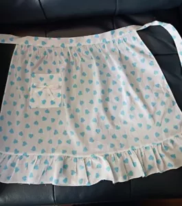 Vintage Kinderschürze, Taillenband, blaue Herzen mit Tasche - Bild 1 von 8