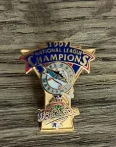 MIAMI FLORIDA MARLINS vs CLEVELAND INDIANS 1997 WORLD SERIES CHAMPIONS PIN - Picture 1 of 1