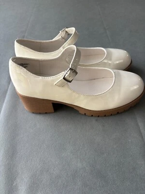 Soda Boxer-2 Girls Fashion Shoes Sz 5 Ivory Leather Adjustable Strap Block Heel - Image 1 of 4