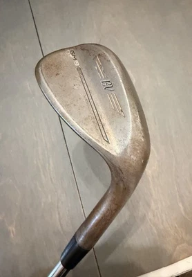 Cuña de arena Titleist Raw SM9 56° con líneas de vuelo acero S200 eje rígido Foto 1 de 4