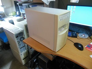 Vintage Win 95 OSR 2.5 Desktop Computer, Compact flash 4 Gb. HD, 64 Mb Ram - Picture 1 of 12